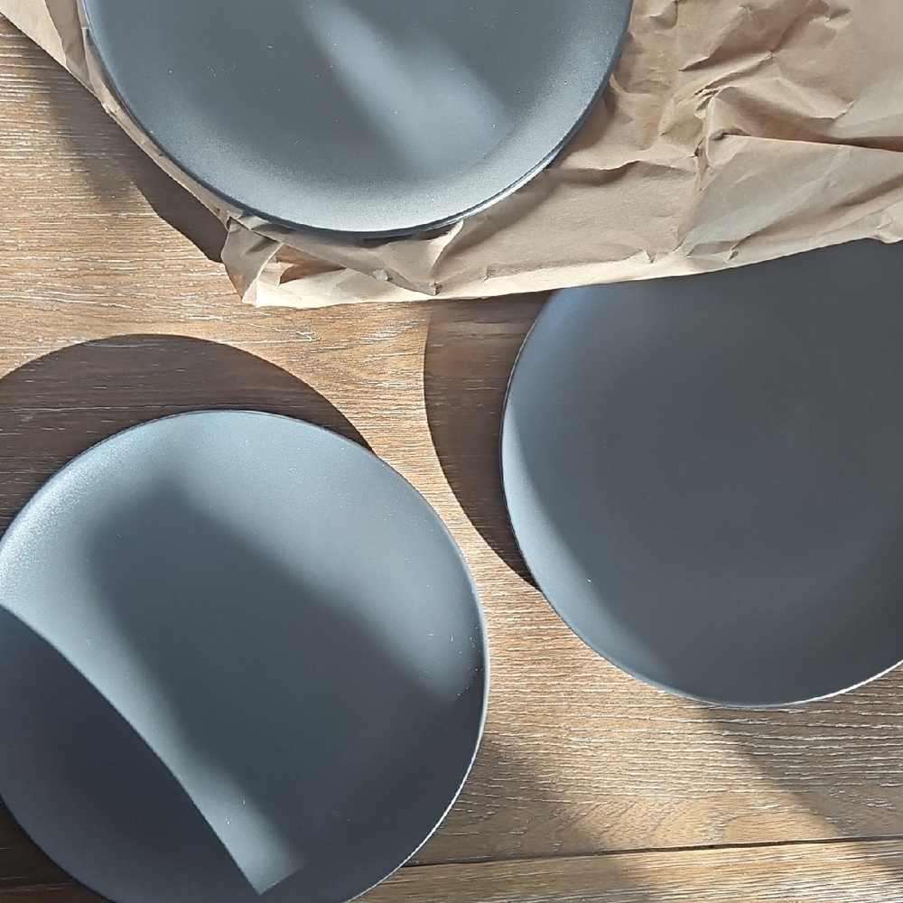 Set of 5 Matte Black Plates (Dark Gray)